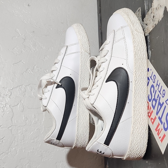 NIKE Blazer Low Leather Youth T4 Black White CZ7106-101
